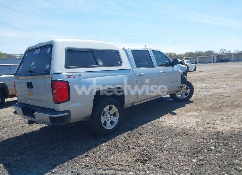 Photo 4 of 2017 Chevrolet Silverado 1500 2LT (VIN 3GCUKREC0HG508480)