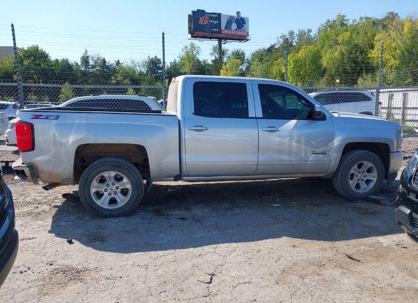 Photo 13 of 2018 Chevrolet Silverado 1500 2LT (VIN 3GCUKREC0JG197218)