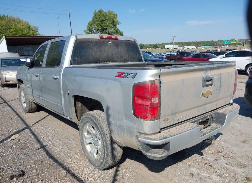 Photo 3 of 2018 Chevrolet Silverado 1500 2LT (VIN 3GCUKREC0JG197218)