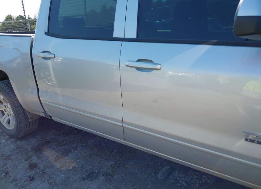 Photo 6 of 2018 Chevrolet Silverado 1500 2LT (VIN 3GCUKREC0JG197218)