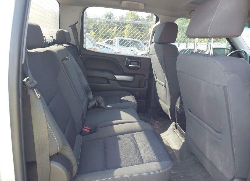 Photo 8 of 2018 Chevrolet Silverado 1500 2LT (VIN 3GCUKREC0JG197218)