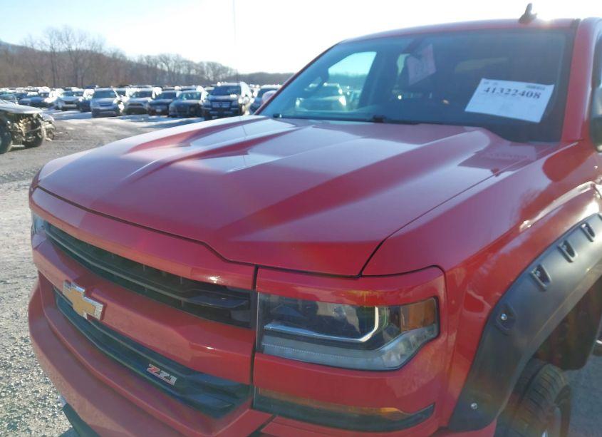 Photo 10 of 2018 Chevrolet Silverado 1500 (VIN 3GCUKREC0JG215054)