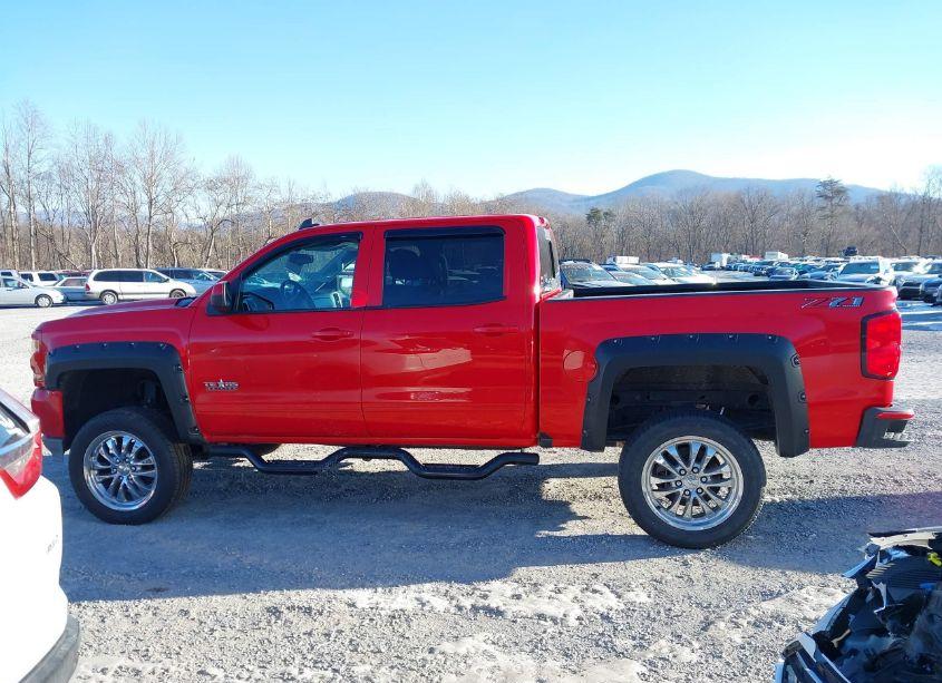 Photo 13 of 2018 Chevrolet Silverado 1500 (VIN 3GCUKREC0JG215054)