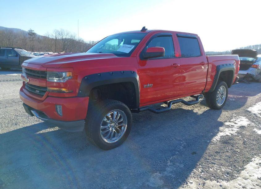 Photo 2 of 2018 Chevrolet Silverado 1500 (VIN 3GCUKREC0JG215054)