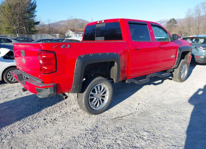 Photo 4 of 2018 Chevrolet Silverado 1500 (VIN 3GCUKREC0JG215054)