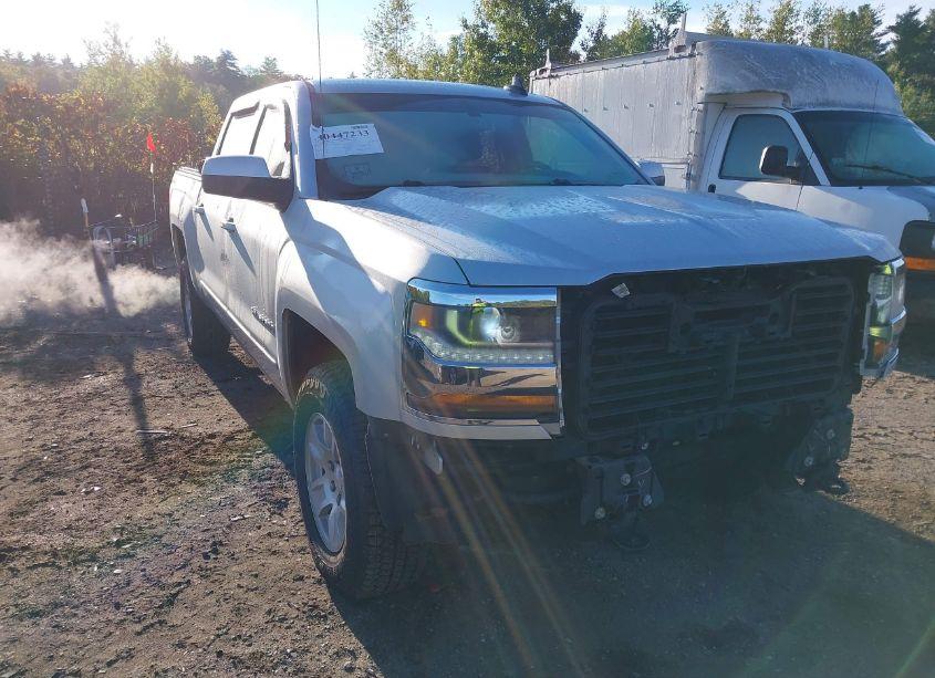2018 Chevrolet Silverado 1500 1LT (VIN 3GCUKREC0JG301478) main photo