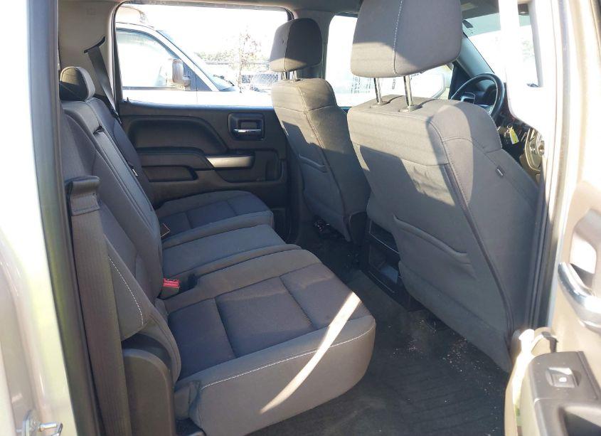 Photo 8 of 2018 Chevrolet Silverado 1500 1LT (VIN 3GCUKREC0JG301478)