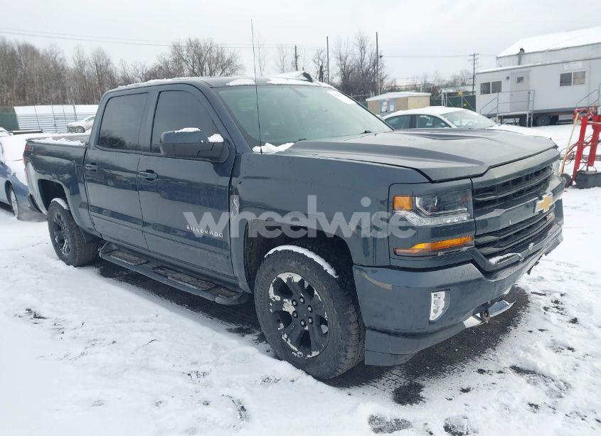2018 Chevrolet Silverado 1500 2LT (VIN 3GCUKREC0JG311265) main photo