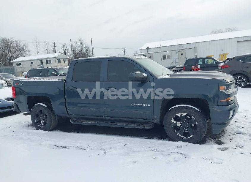 Photo 13 of 2018 Chevrolet Silverado 1500 2LT (VIN 3GCUKREC0JG311265)