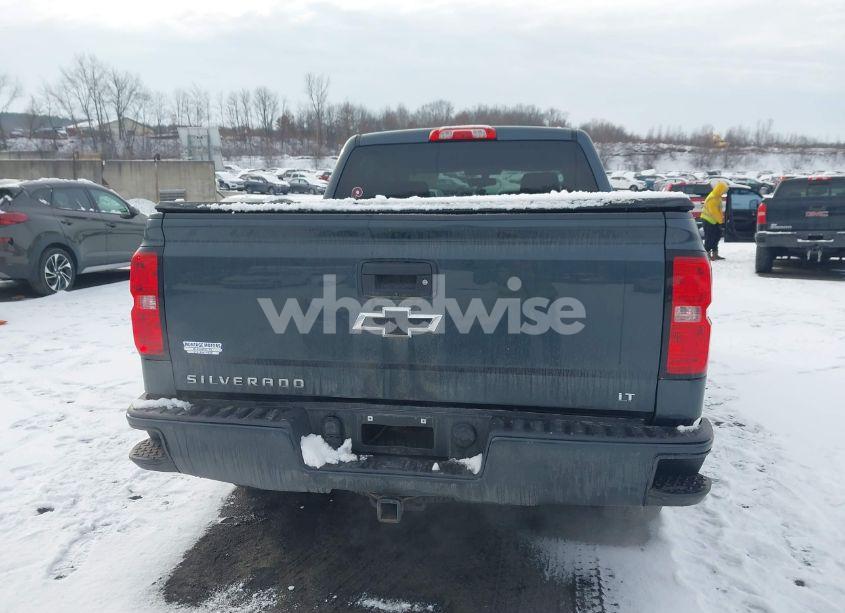 Photo 16 of 2018 Chevrolet Silverado 1500 2LT (VIN 3GCUKREC0JG311265)