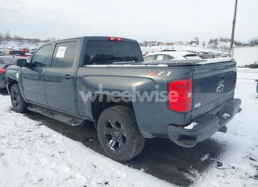 Photo 3 of 2018 Chevrolet Silverado 1500 2LT (VIN 3GCUKREC0JG311265)