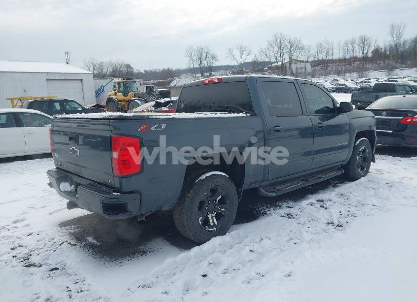 Photo 4 of 2018 Chevrolet Silverado 1500 2LT (VIN 3GCUKREC0JG311265)