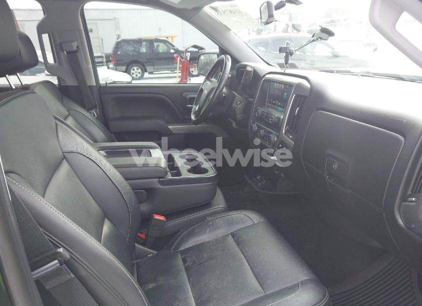 Photo 5 of 2018 Chevrolet Silverado 1500 2LT (VIN 3GCUKREC0JG311265)