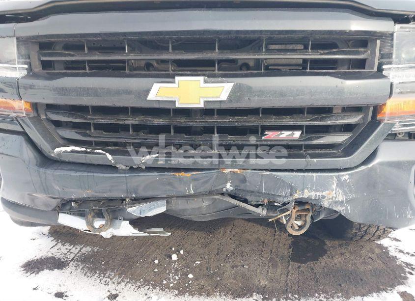 Photo 6 of 2018 Chevrolet Silverado 1500 2LT (VIN 3GCUKREC0JG311265)