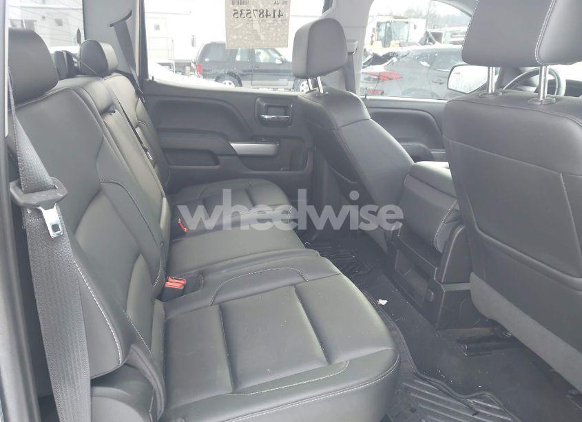 Photo 8 of 2018 Chevrolet Silverado 1500 2LT (VIN 3GCUKREC0JG311265)