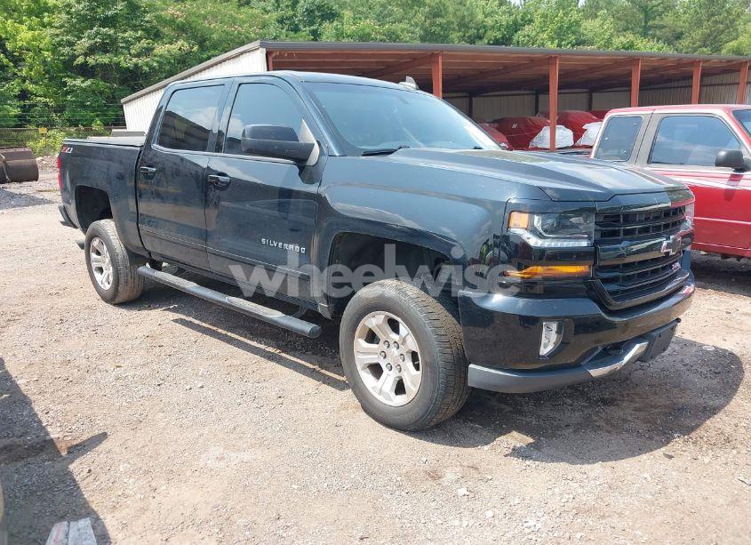 2018 Chevrolet Silverado 1500 2LT (VIN 3GCUKREC0JG337283) main photo