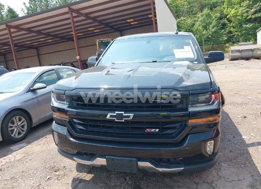 Photo 12 of 2018 Chevrolet Silverado 1500 2LT (VIN 3GCUKREC0JG337283)