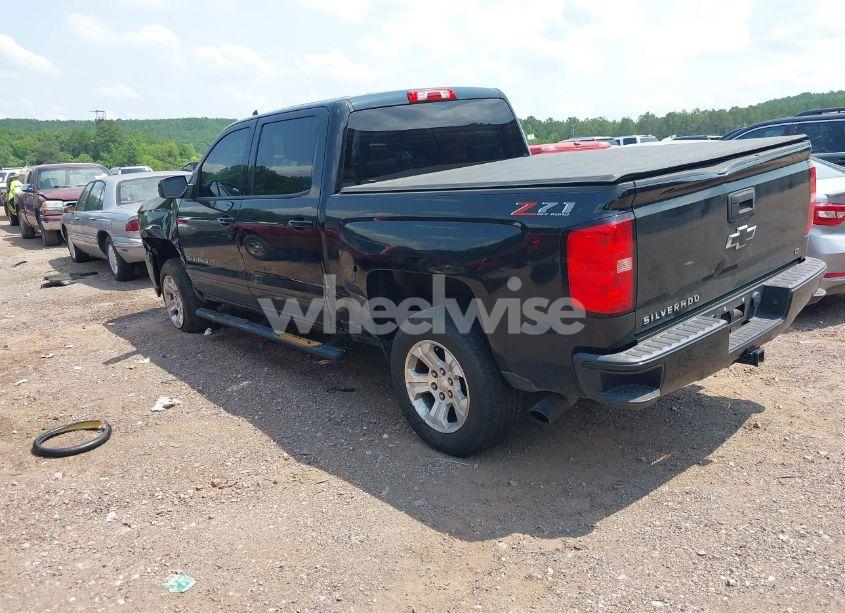 Photo 3 of 2018 Chevrolet Silverado 1500 2LT (VIN 3GCUKREC0JG337283)