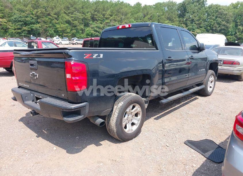 Photo 4 of 2018 Chevrolet Silverado 1500 2LT (VIN 3GCUKREC0JG337283)