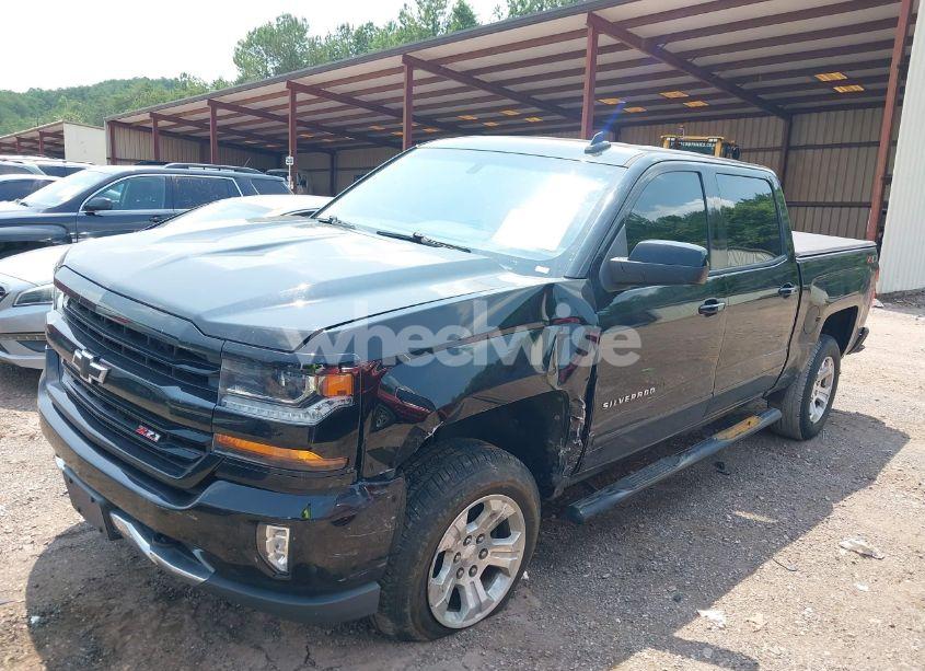 Photo 6 of 2018 Chevrolet Silverado 1500 2LT (VIN 3GCUKREC0JG337283)