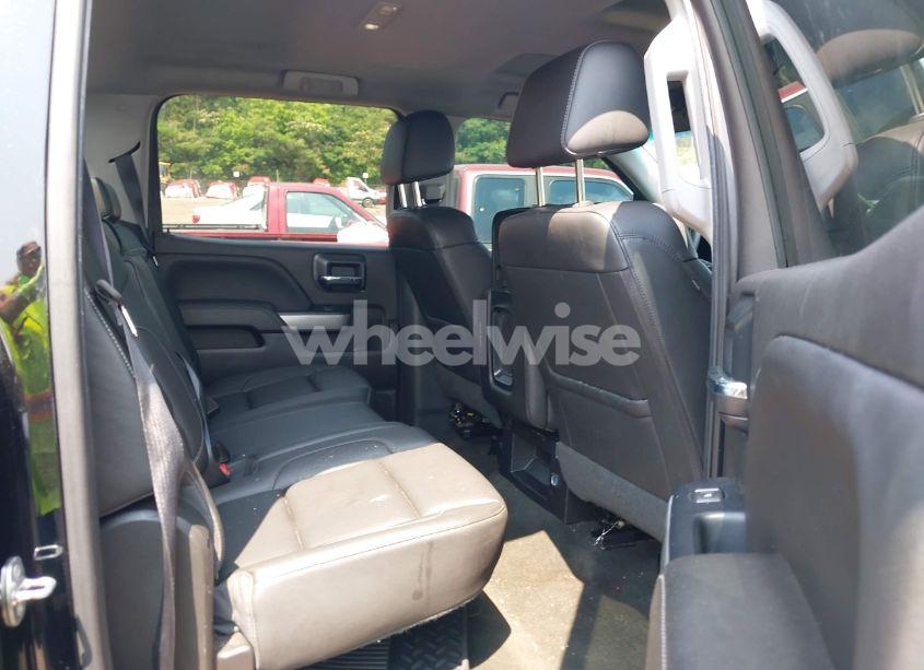 Photo 8 of 2018 Chevrolet Silverado 1500 2LT (VIN 3GCUKREC0JG337283)