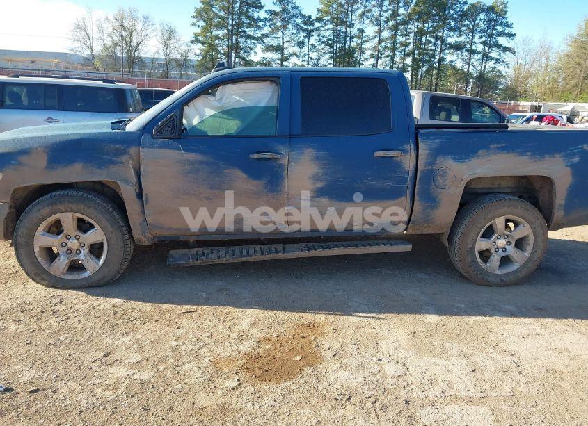 Photo 14 of 2018 Chevrolet Silverado 1500 2LT (VIN 3GCUKREC0JG397953)