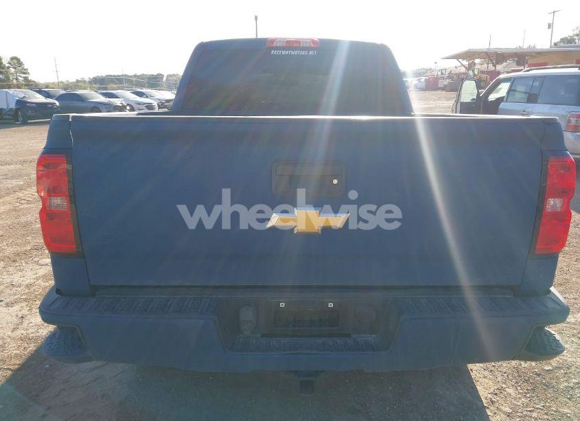 Photo 16 of 2018 Chevrolet Silverado 1500 2LT (VIN 3GCUKREC0JG397953)