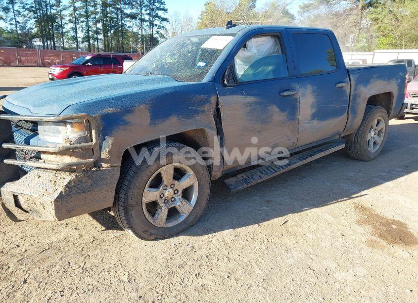 Photo 2 of 2018 Chevrolet Silverado 1500 2LT (VIN 3GCUKREC0JG397953)