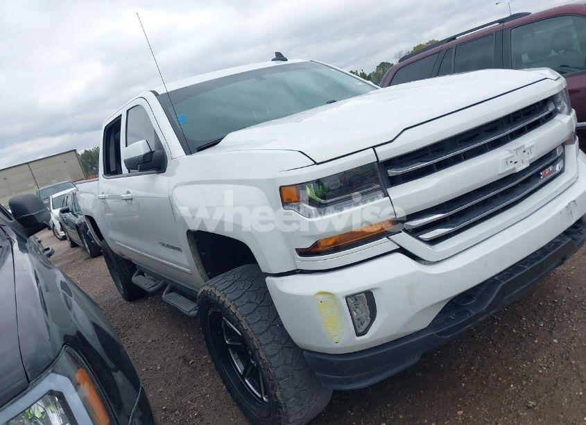 2018 Chevrolet Silverado 1500 2LT (VIN 3GCUKREC0JG517055) main photo