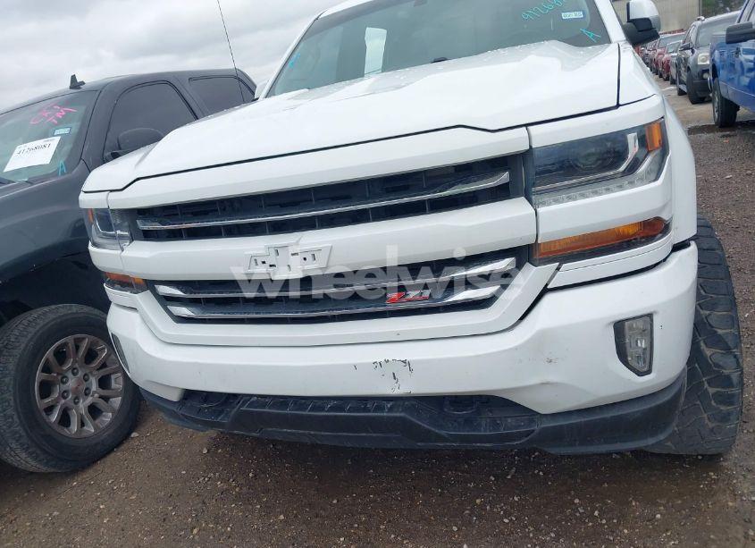 Photo 12 of 2018 Chevrolet Silverado 1500 2LT (VIN 3GCUKREC0JG517055)