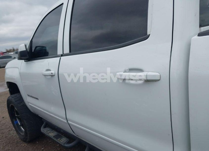 Photo 14 of 2018 Chevrolet Silverado 1500 2LT (VIN 3GCUKREC0JG517055)