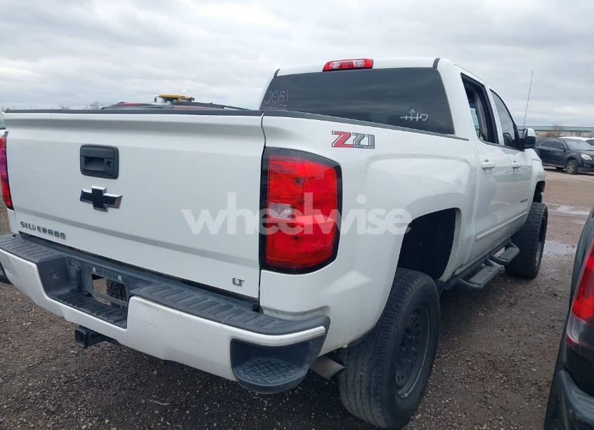 Photo 4 of 2018 Chevrolet Silverado 1500 2LT (VIN 3GCUKREC0JG517055)