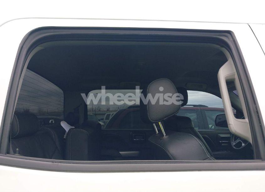 Photo 6 of 2018 Chevrolet Silverado 1500 2LT (VIN 3GCUKREC0JG517055)