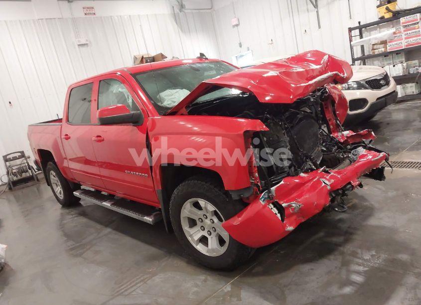 2018 Chevrolet Silverado 1500 2LT (VIN 3GCUKREC0JG532090) main photo