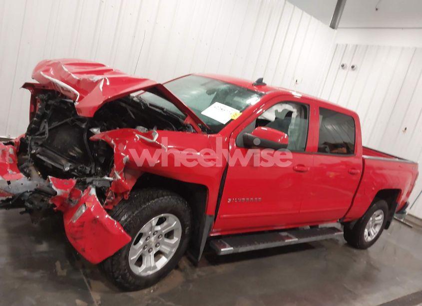 Photo 15 of 2018 Chevrolet Silverado 1500 2LT (VIN 3GCUKREC0JG532090)