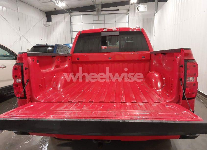 Photo 18 of 2018 Chevrolet Silverado 1500 2LT (VIN 3GCUKREC0JG532090)