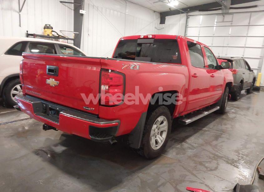 Photo 4 of 2018 Chevrolet Silverado 1500 2LT (VIN 3GCUKREC0JG532090)