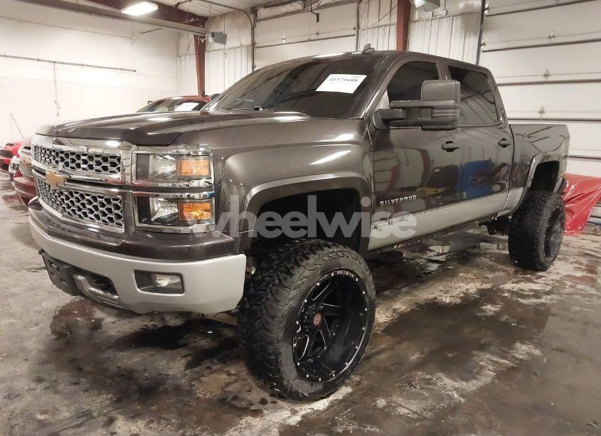 Photo 2 of 2014 Chevrolet Silverado 1500 2LT (VIN 3GCUKREC1EG271154)