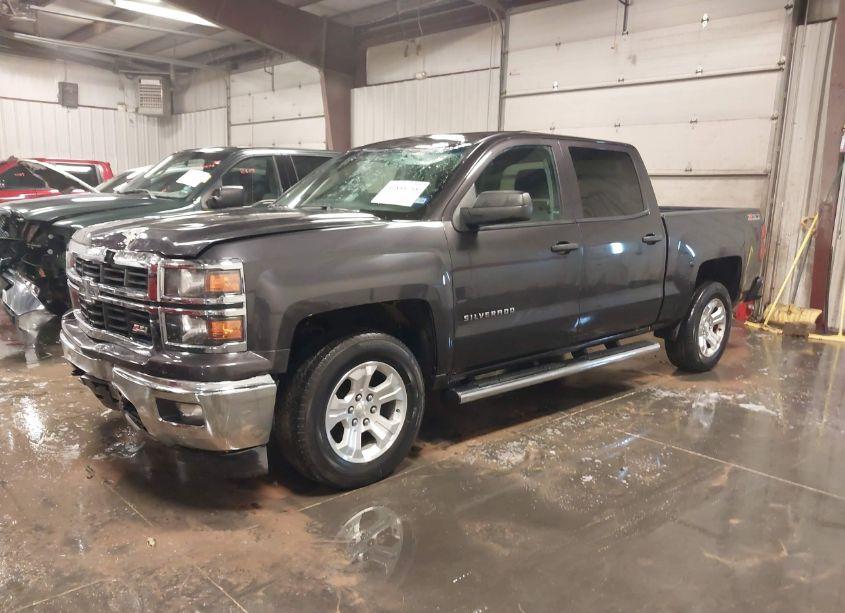 Photo 2 of 2014 Chevrolet Silverado 1500 2LT (VIN 3GCUKREC1EG330932)