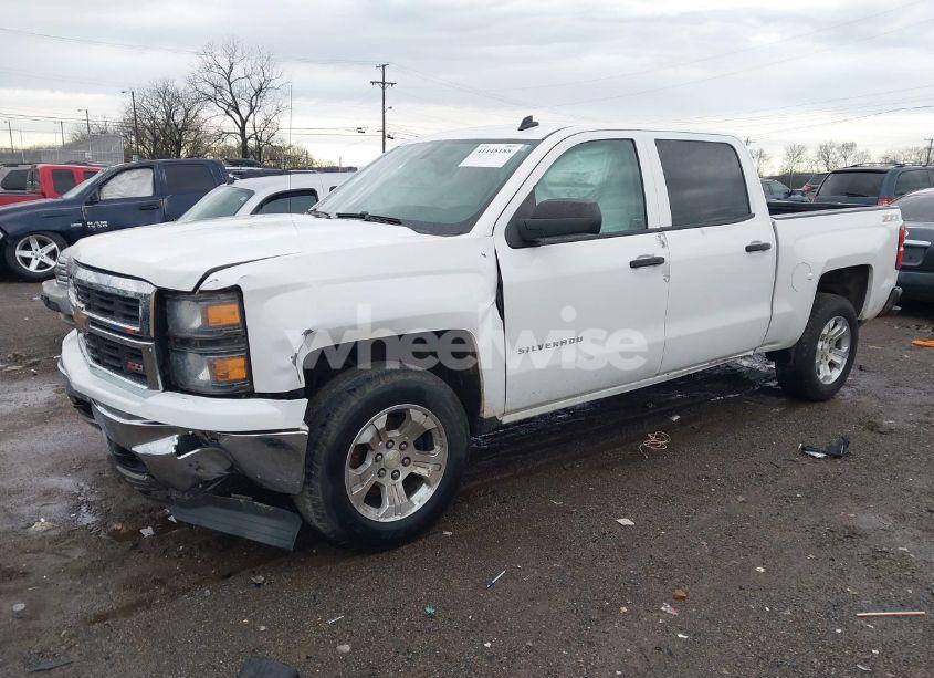 Photo 2 of 2014 Chevrolet Silverado 1500 2LT (VIN 3GCUKREC1EG564035)