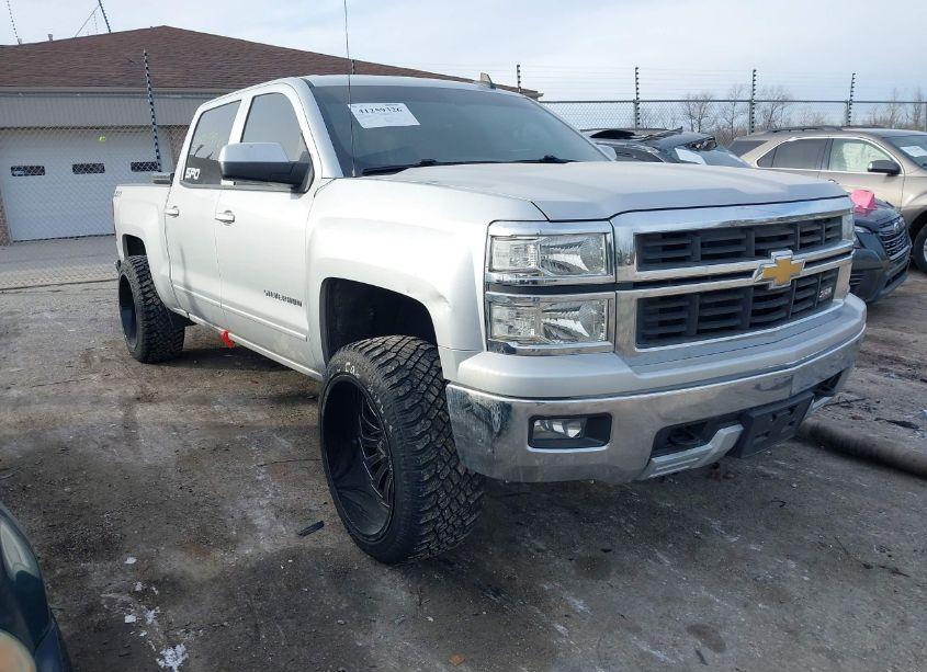 2015 Chevrolet Silverado 1500 2LT (VIN 3GCUKREC1FG205852) main photo