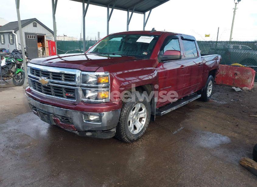 Photo 2 of 2015 Chevrolet Silverado 1500 2LT (VIN 3GCUKREC1FG221338)