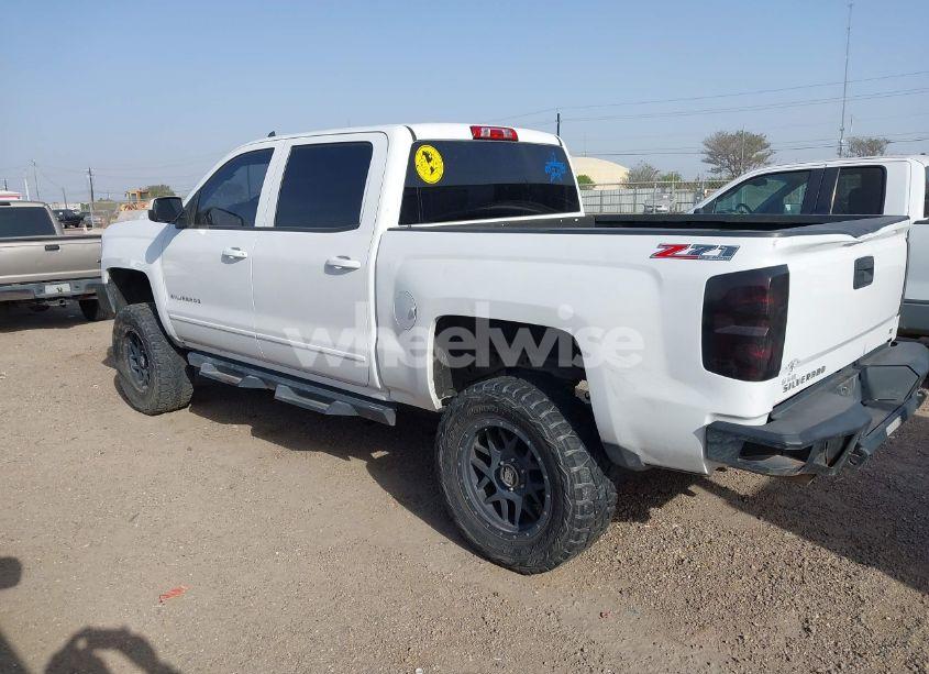 Photo 3 of 2015 Chevrolet Silverado 1500 2LT (VIN 3GCUKREC1FG289851)