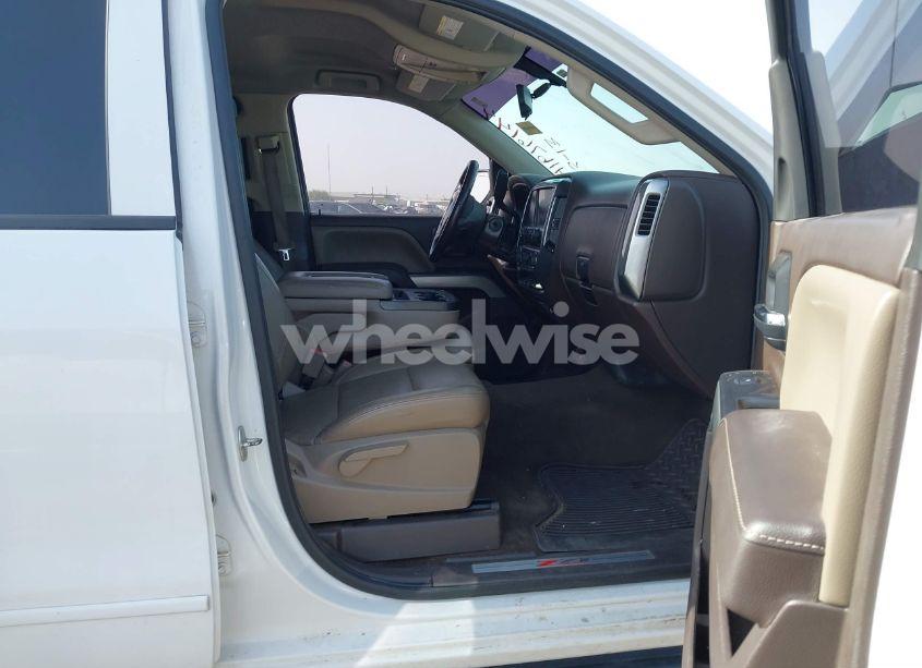 Photo 5 of 2015 Chevrolet Silverado 1500 2LT (VIN 3GCUKREC1FG289851)