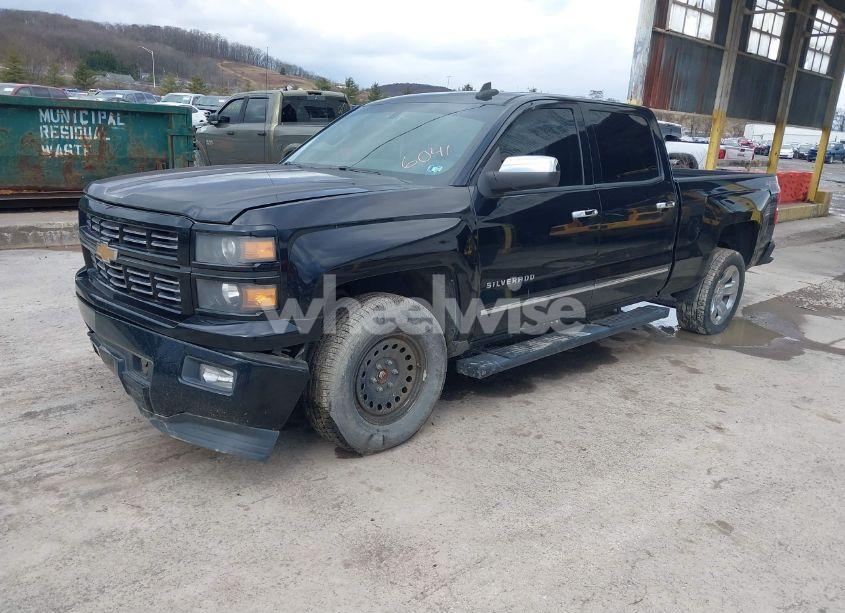 Photo 2 of 2015 Chevrolet Silverado 1500 1LT (VIN 3GCUKREC1FG506041)