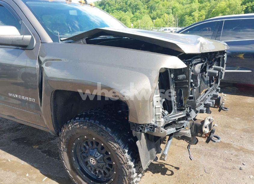 Photo 18 of 2015 Chevrolet Silverado 1500 2LT (VIN 3GCUKREC1FG515211)