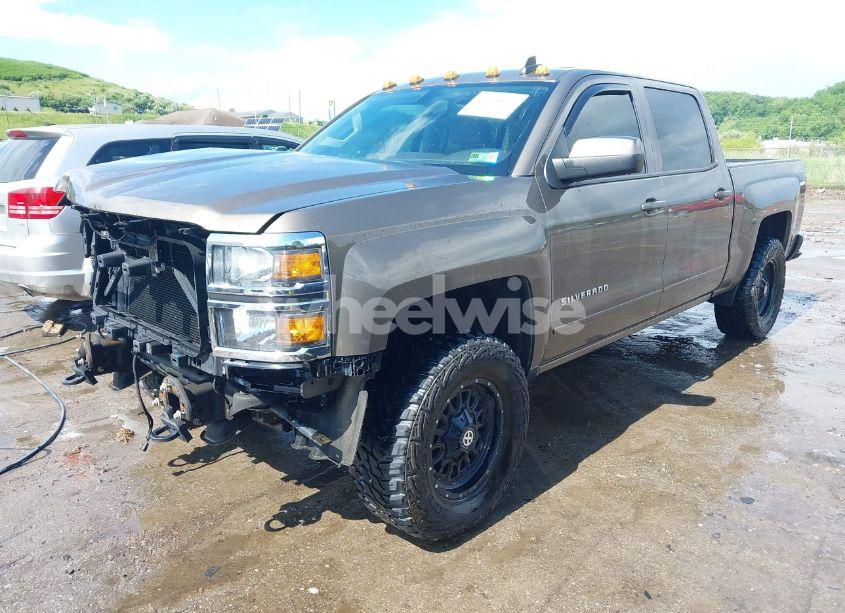 Photo 2 of 2015 Chevrolet Silverado 1500 2LT (VIN 3GCUKREC1FG515211)