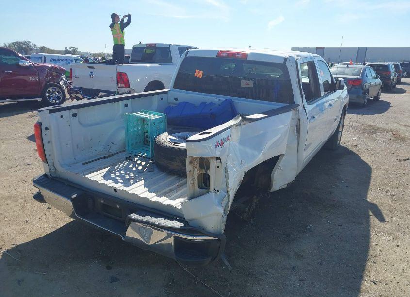 Photo 4 of 2016 Chevrolet Silverado 1500 1LT (VIN 3GCUKREC1GG123864)