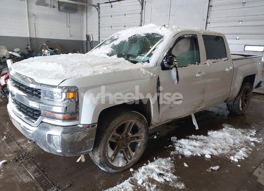 Photo 2 of 2016 Chevrolet Silverado 1500 1LT (VIN 3GCUKREC1GG278575)