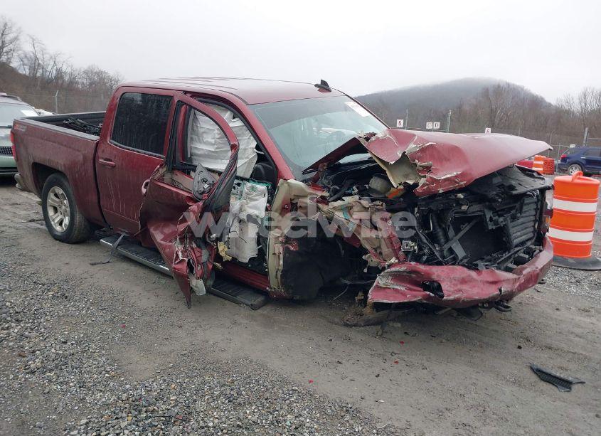 2017 Chevrolet Silverado 1500 2LT (VIN 3GCUKREC1HG113692) main photo